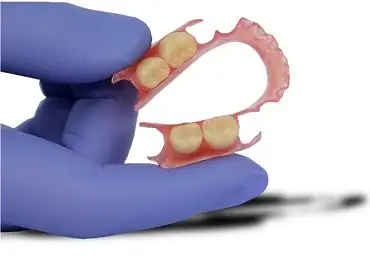 Flexibile denture