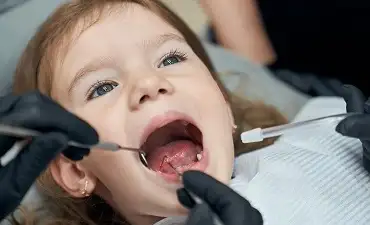 Pedodontie - baiat pe scaun